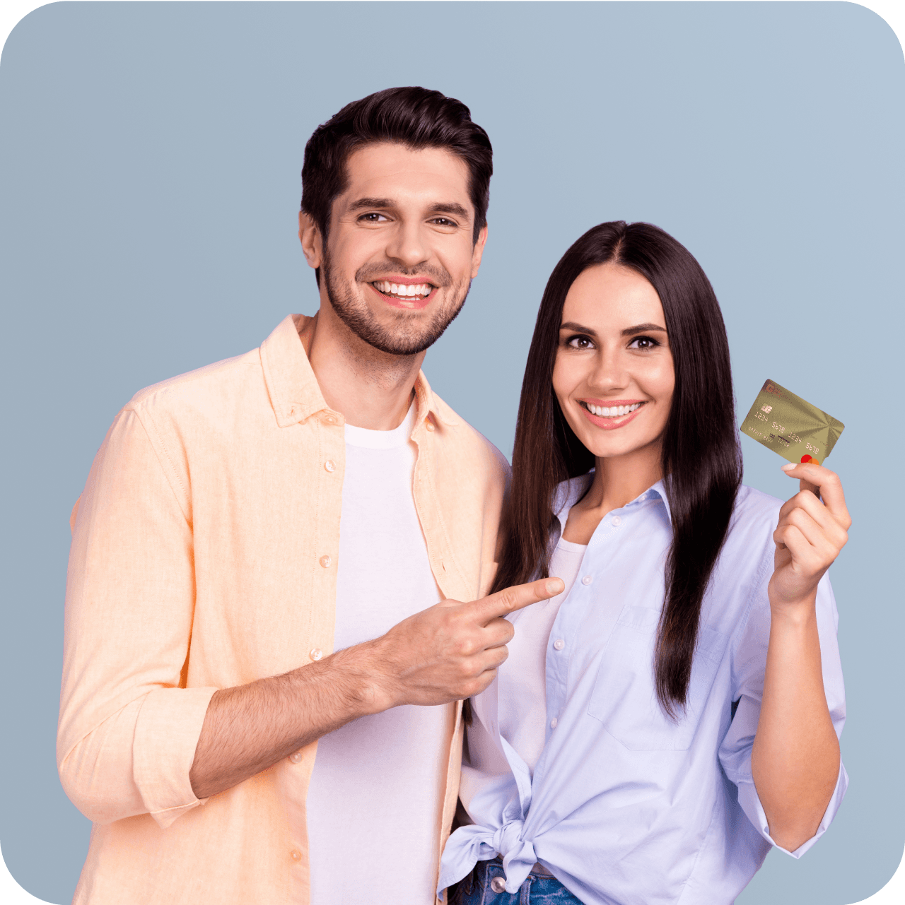 Fehér inges hölgy Gránit Gold Mastercard Hitelkártyát és Gránit logót jelző mobiltelefont mutat fel.